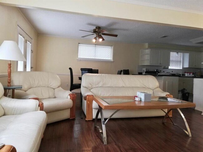 Foto del edificio - 524 Apollo Rd