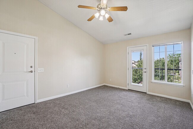 Living Room - Sterling Pointe Apartments