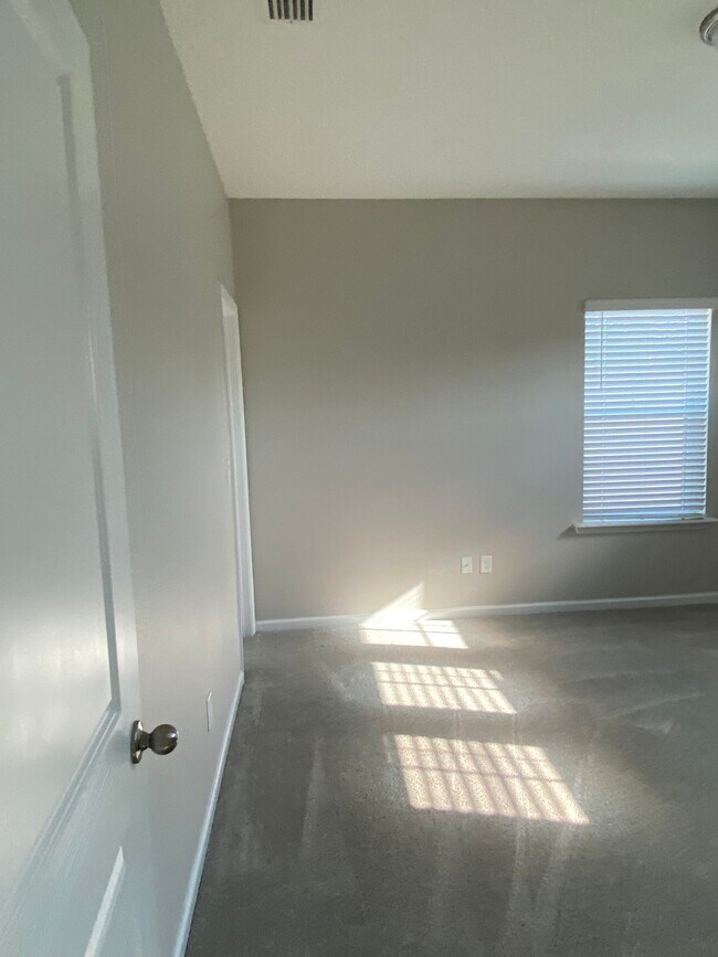 Building Photo - 2175 Eagle Talon Cir