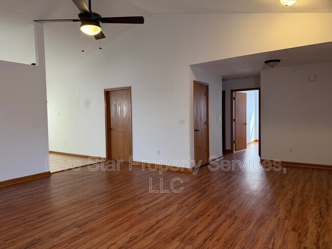 Foto del edificio - 5101 Dove Dr