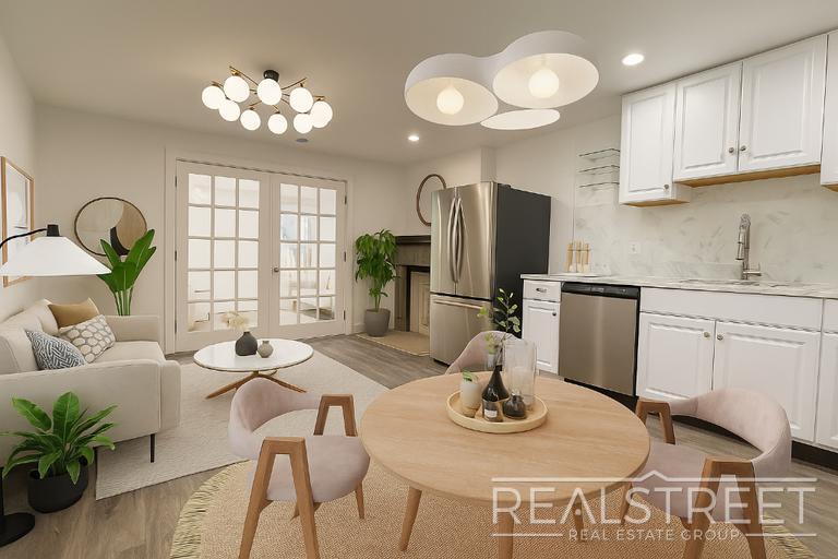 Foto principal - Charming Brownstone 2-Bed w/ Private Outdoor Space