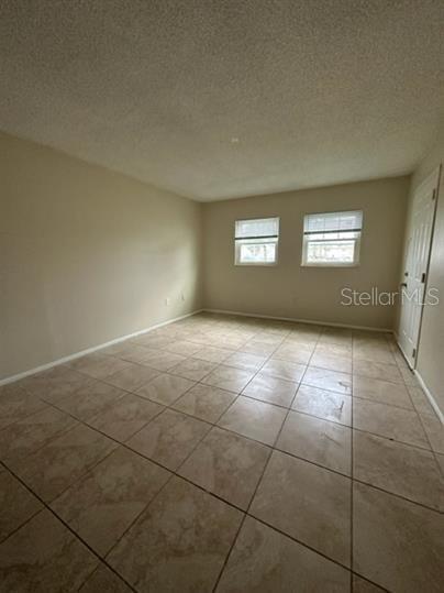 Foto del edificio - 828 Sky Lake Cir