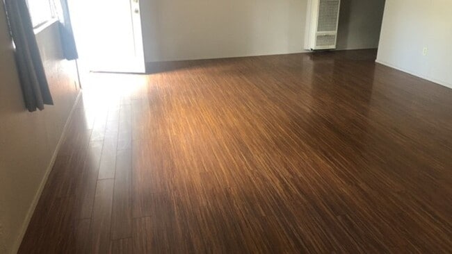 Building Photo - 2802-2802 NW Highland Ave