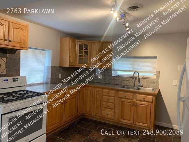 Building Photo - 2763 Parklawn-
