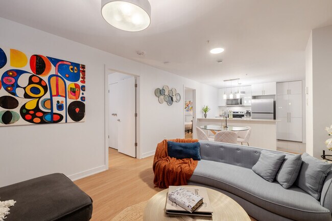 Photo du bâtiment - 688 Rue Notre-Dame Ouest-SI ID1602219P