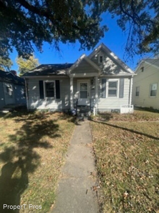 2 br, 1 bath House 928 Negley Avenue House Rental in Evansville, IN