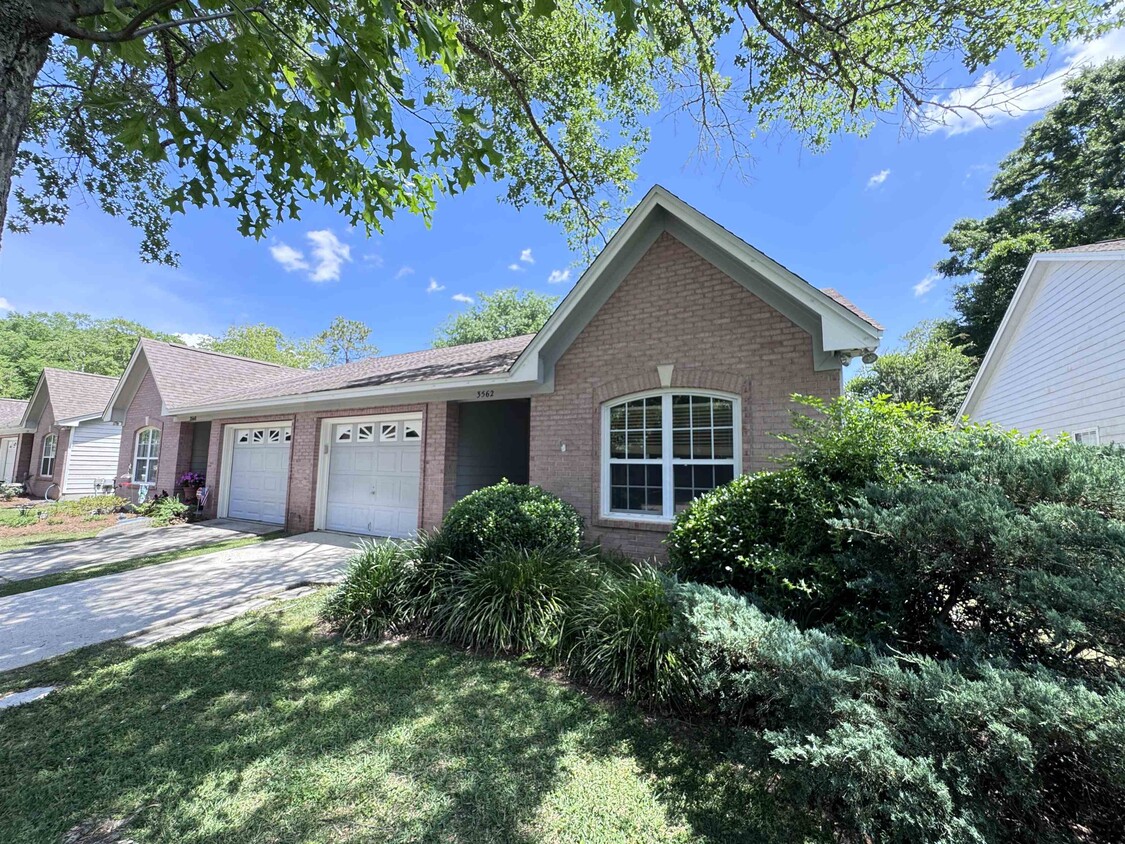 Foto principal - 3562 Killarney Plaza Dr