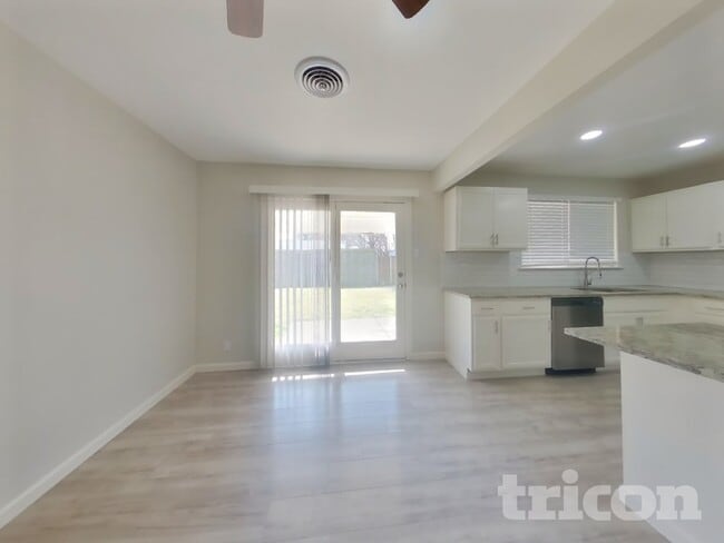 Building Photo - 1928 Canterbury St