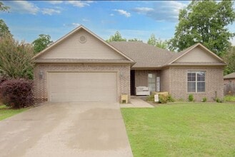 Building Photo - 12 Weatherwood Dr