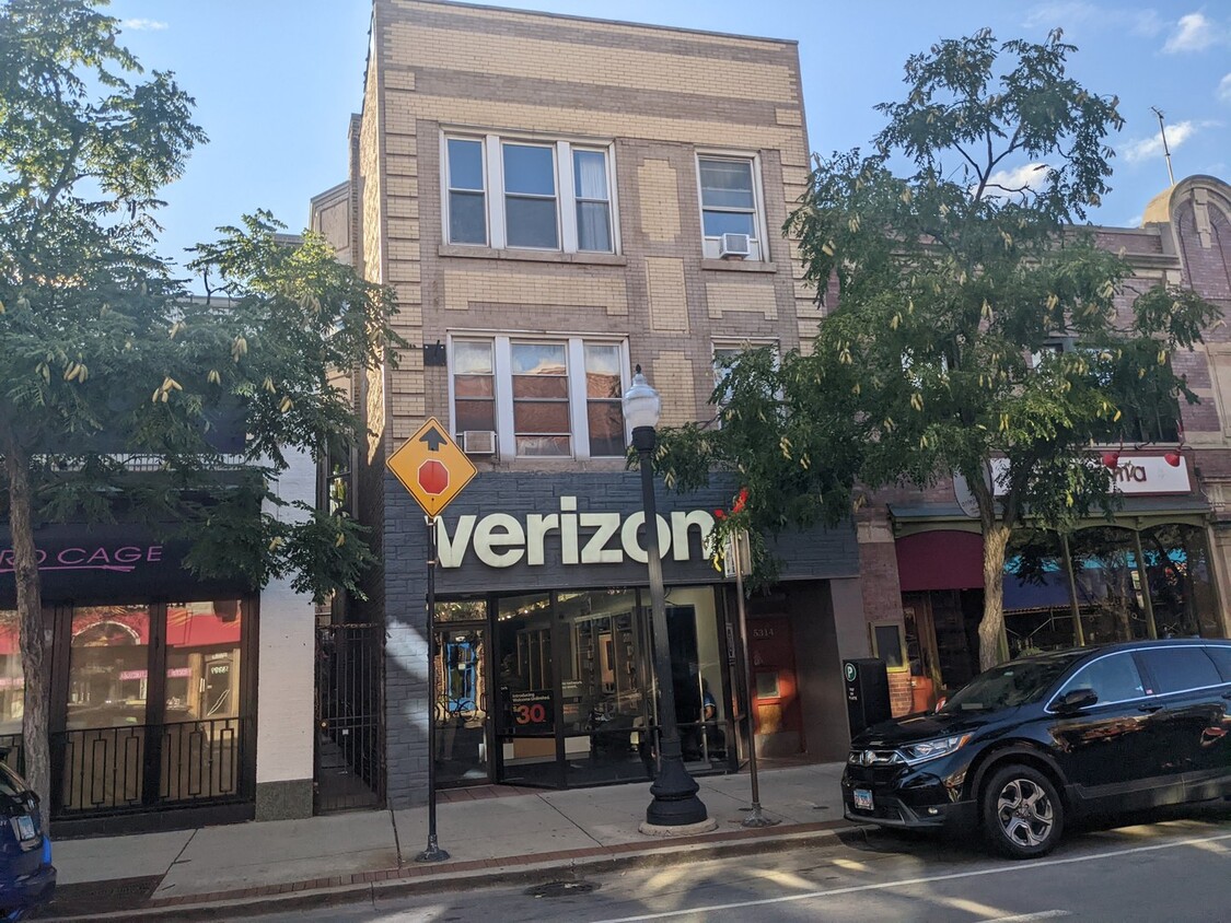 Foto principal - 5314 N Clark St