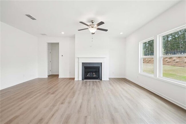 Building Photo - 320 Silverleaf Trl