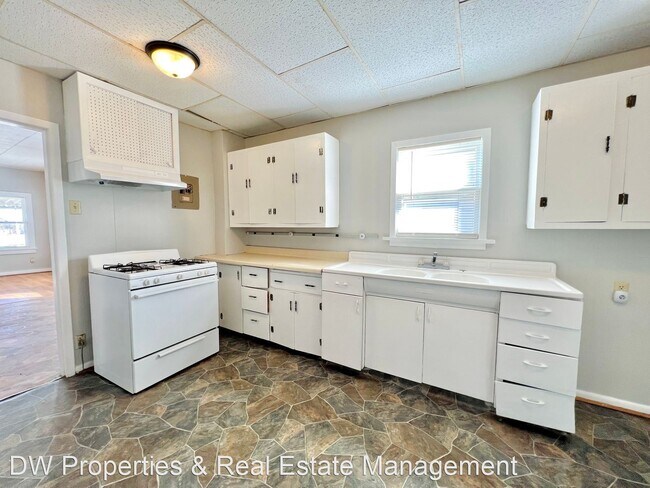 Building Photo - 3 br, 1.5 bath House - 607 Sunnyside