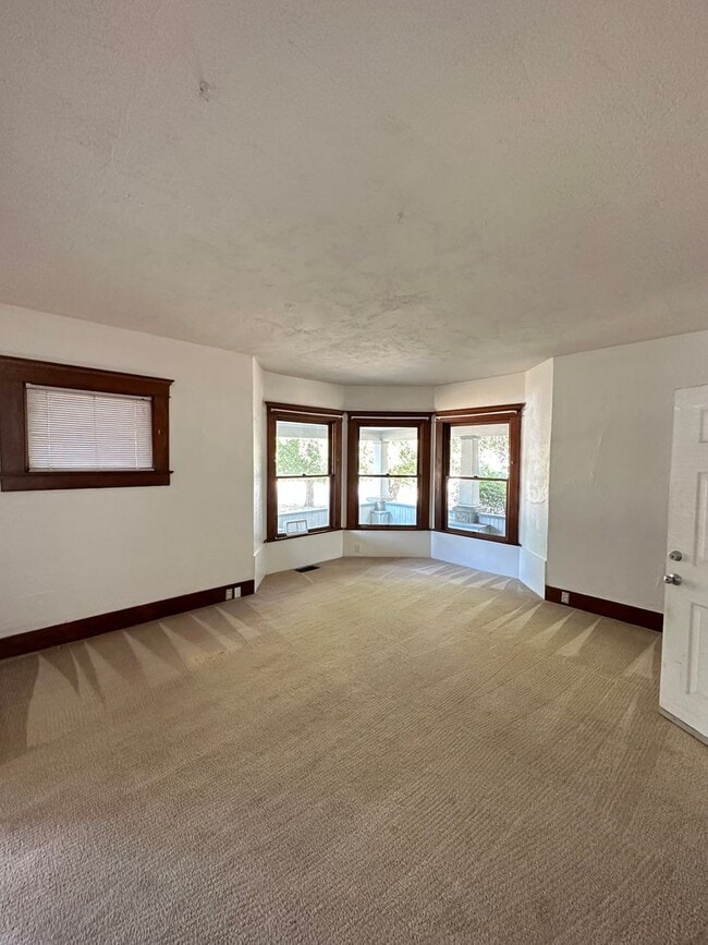 Building Photo - NW 5th