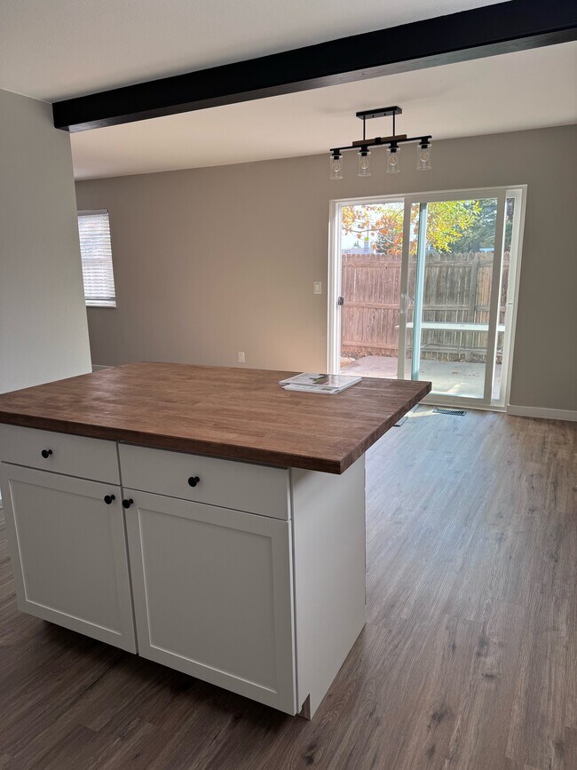 Foto del edificio - 7454 W Roxbury Pl