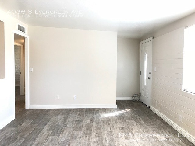 Building Photo - 4036 S Evergreen Ave