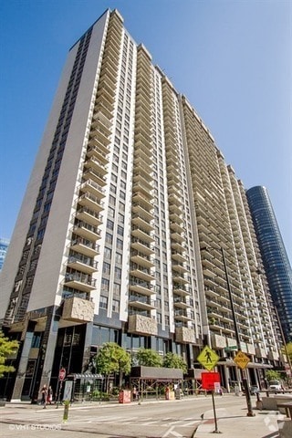 Building Photo - 400 E Randolph St