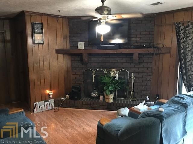 Building Photo - 549 Raintree Dr