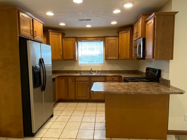 Building Photo - 5357 Midway Dr