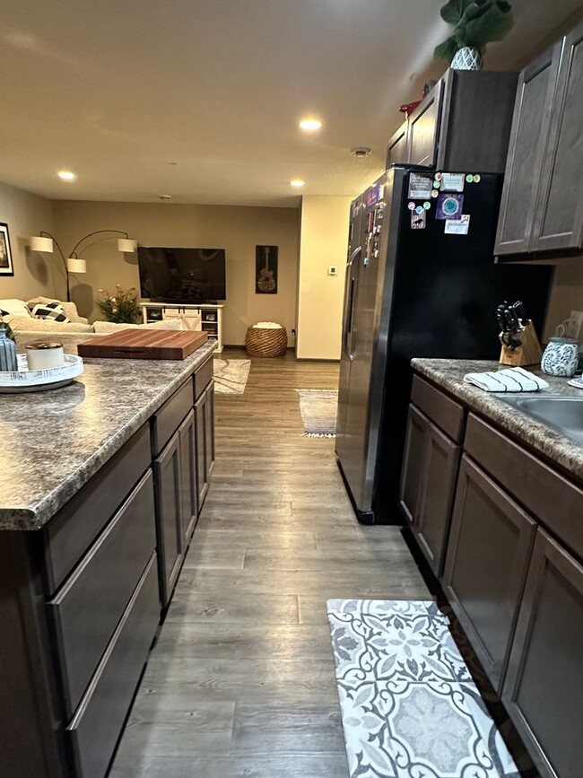 Foto del edificio - Lakeville 2 Bedroom Town Home, 2 Car Garag...