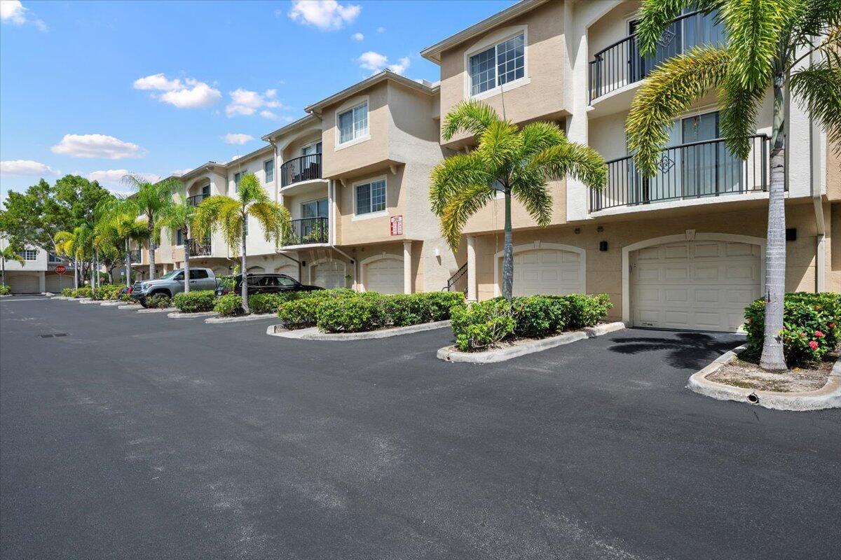 Foto principal - 800 Crestwood Ct S