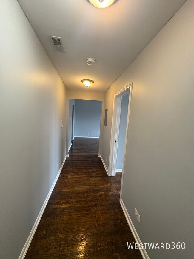 Foto del edificio - 705 E 62nd St