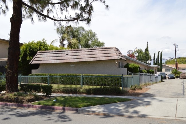 Building Photo - Stoneridge Apartments