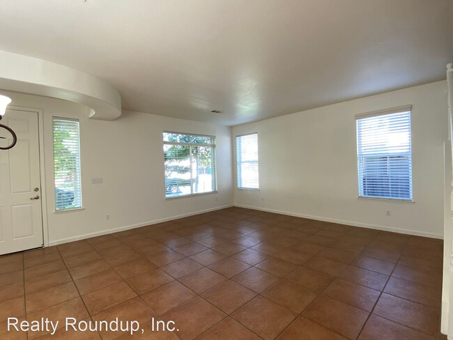 Building Photo - 4 br, 2.5 bath House - 2350 Lonnie Beck Way