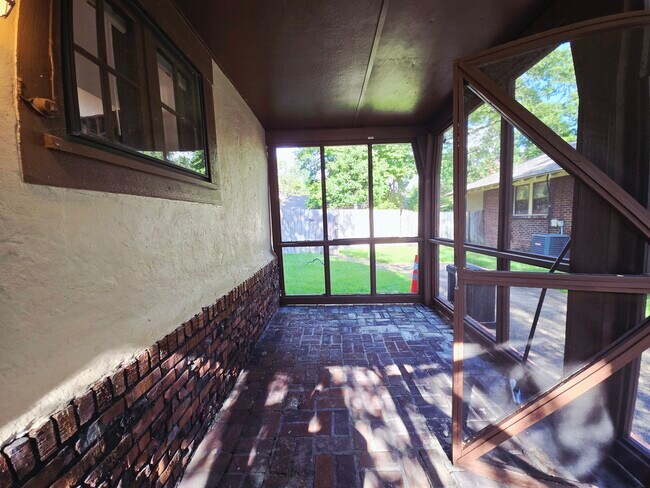 Foto del edificio - 750 N Auburndale St