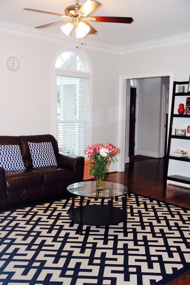 Building Photo - Beautiful Home With All The Upgrades!