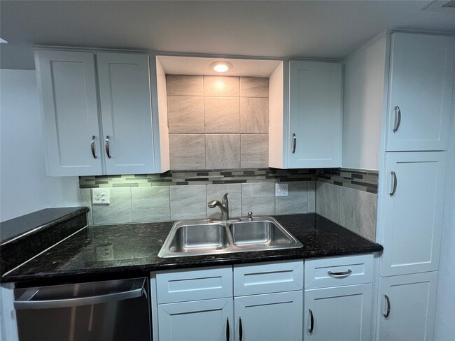 Foto del edificio - 855 Augusta Dr