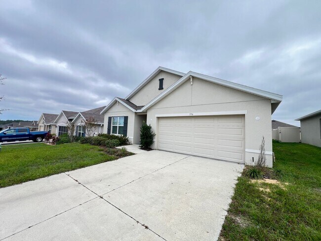 Building Photo - 4 Bedroom, 2 Bathroom Home in the Highly D...