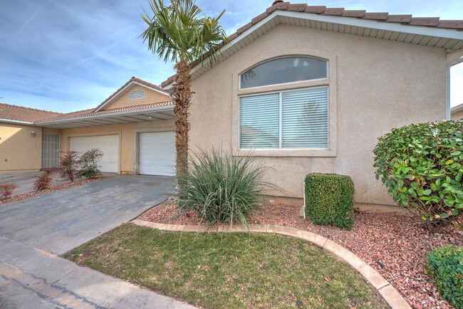 Building Photo - Five bedroom, three bath, 2,300 sq ft town...