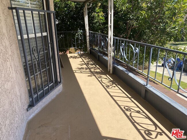 Building Photo - 5218 Parkglen Ave