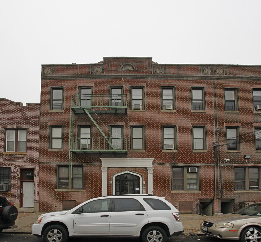 Foto del edificio - 422 E 34th St