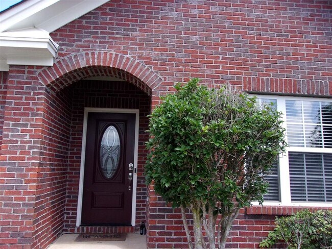 Building Photo - 718 Briarcliff Pl