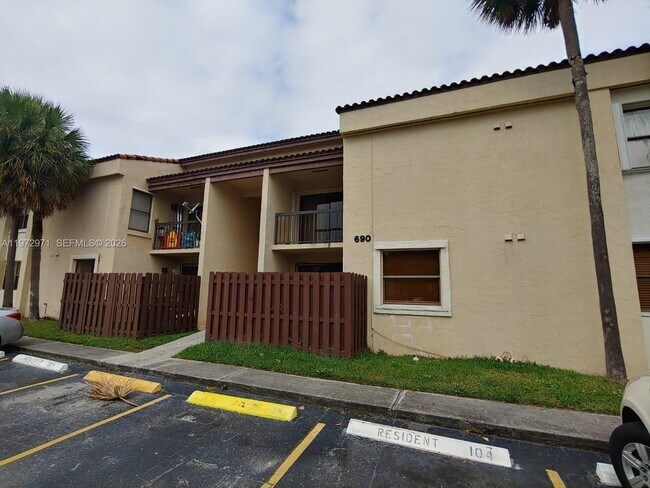 Foto del edificio - 690 W Park Dr