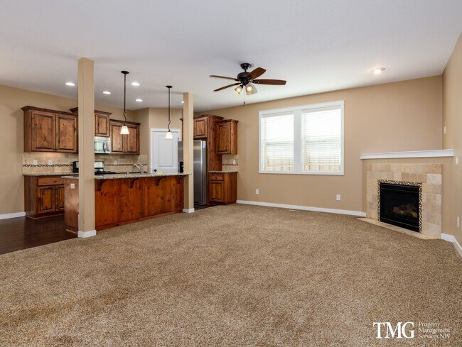 Foto del edificio - 3 Bedroom, 2.5 Bath Home with Open Layout,...