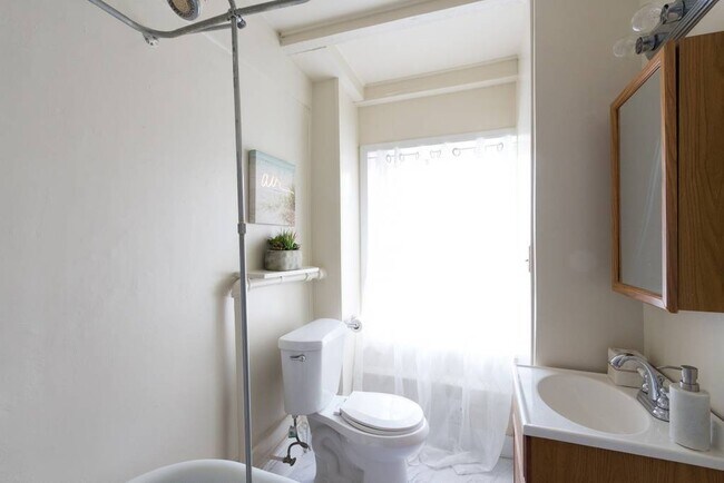 Foto del edificio - 144 11th St. SE