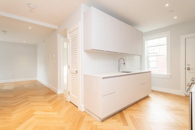 Building Photo - 19A Forest St. Unit 44