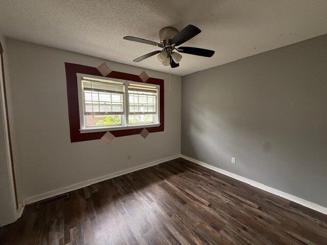 Foto del edificio - 2634 Oakview Dr