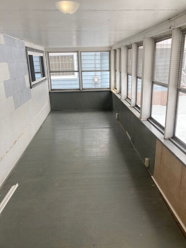 Building Photo - Nedrow remodeled 2 Bed ranch