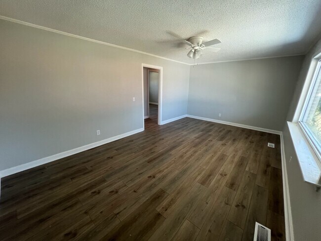 Building Photo - 602 Overbrook Dr