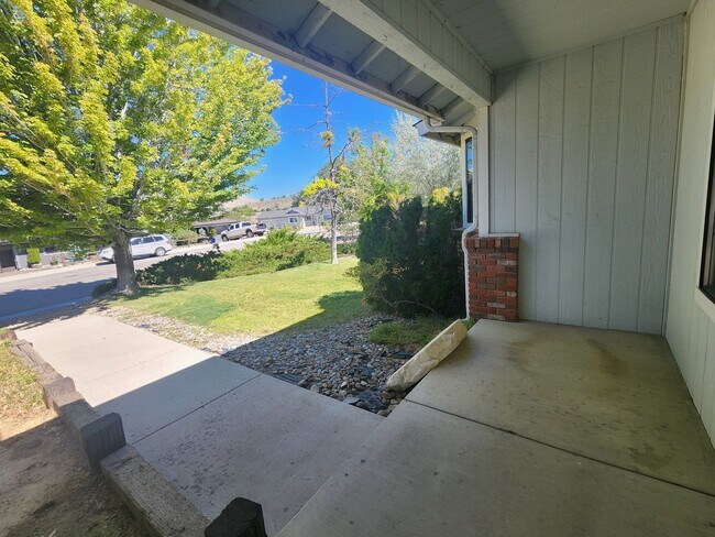 Foto del edificio - Home For Rent in Sunridge