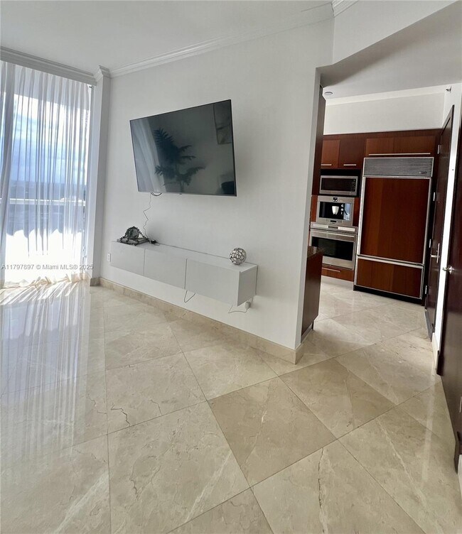 Building Photo - 15901 Collins Ave