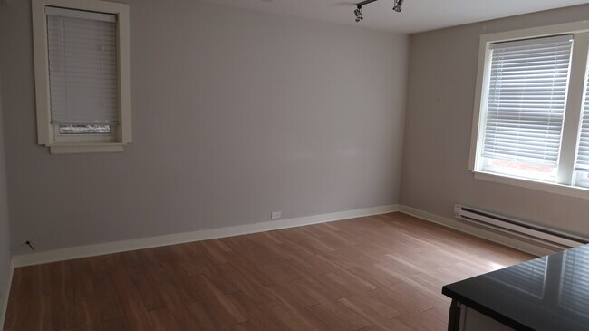 Foto del edificio - 511 W Belmont Ave