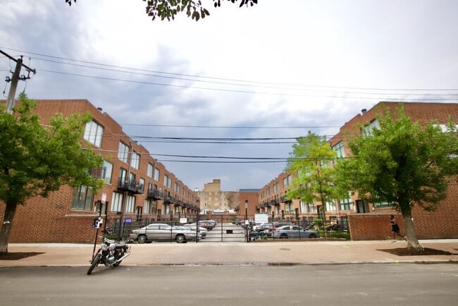 Building Photo - 843 W Grace St
