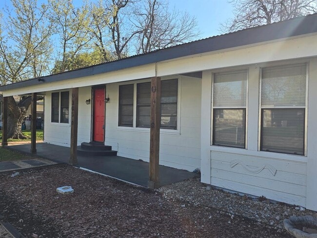 Building Photo - 305 N 5th St