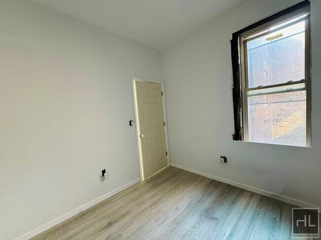 Foto del edificio - TILDEN AVENUE