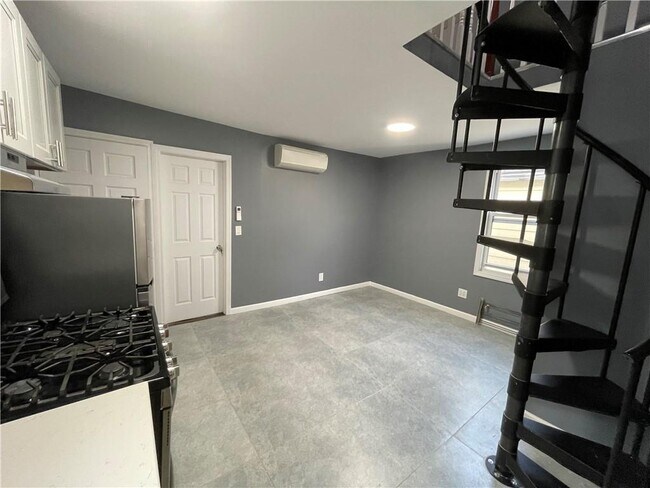 Foto del edificio - 111-24 169th St