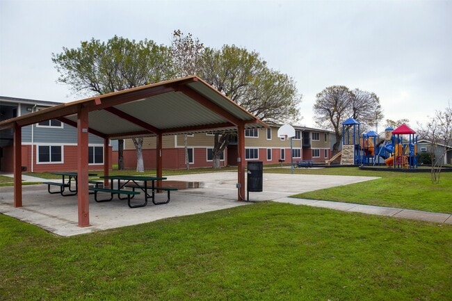 Building Photo - 5635 W César E Chávez Blvd